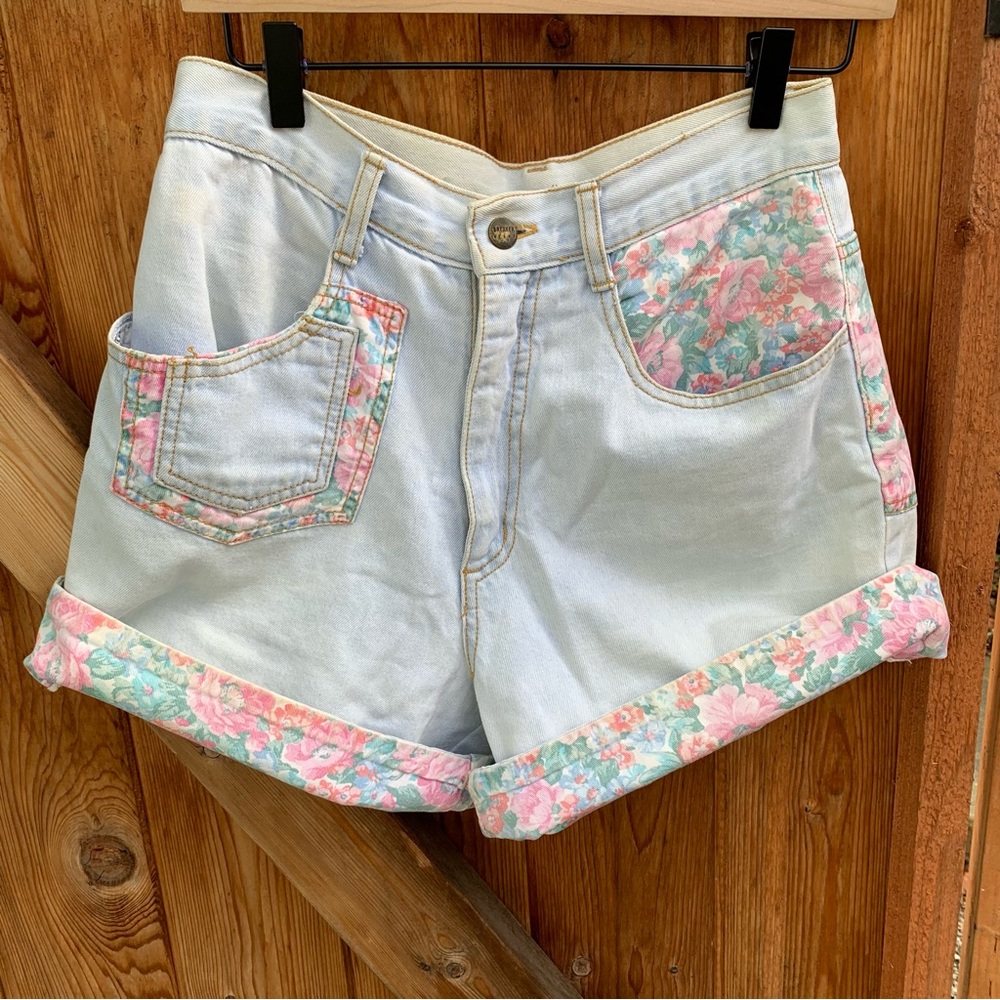 Breaker Jeans Vintage Floral Denim Shorts